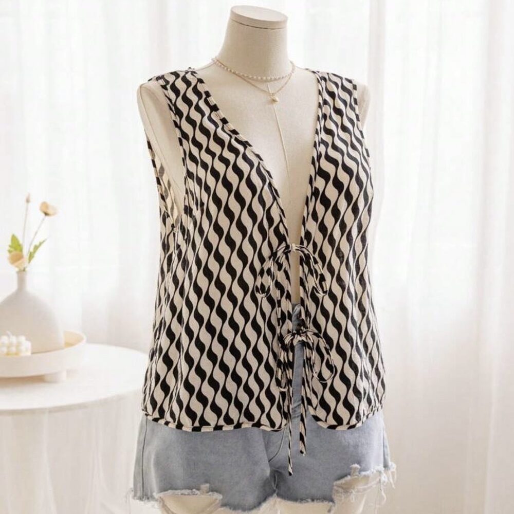 Shein Black & Cream Sleeveless Patterned Tie-Front Top